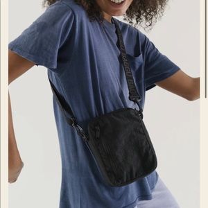 Baggu sports crossbody (black)